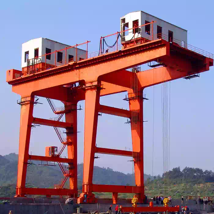 Dam top gantry crane